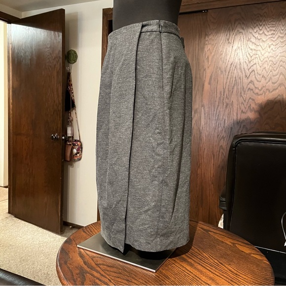 Women’s Gray Banana Republic Skirt (Size 6) - Picture 5 of 11